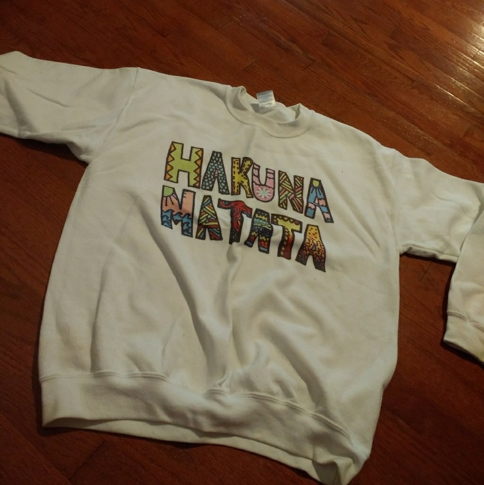 "Hakuna Matata" crew neck